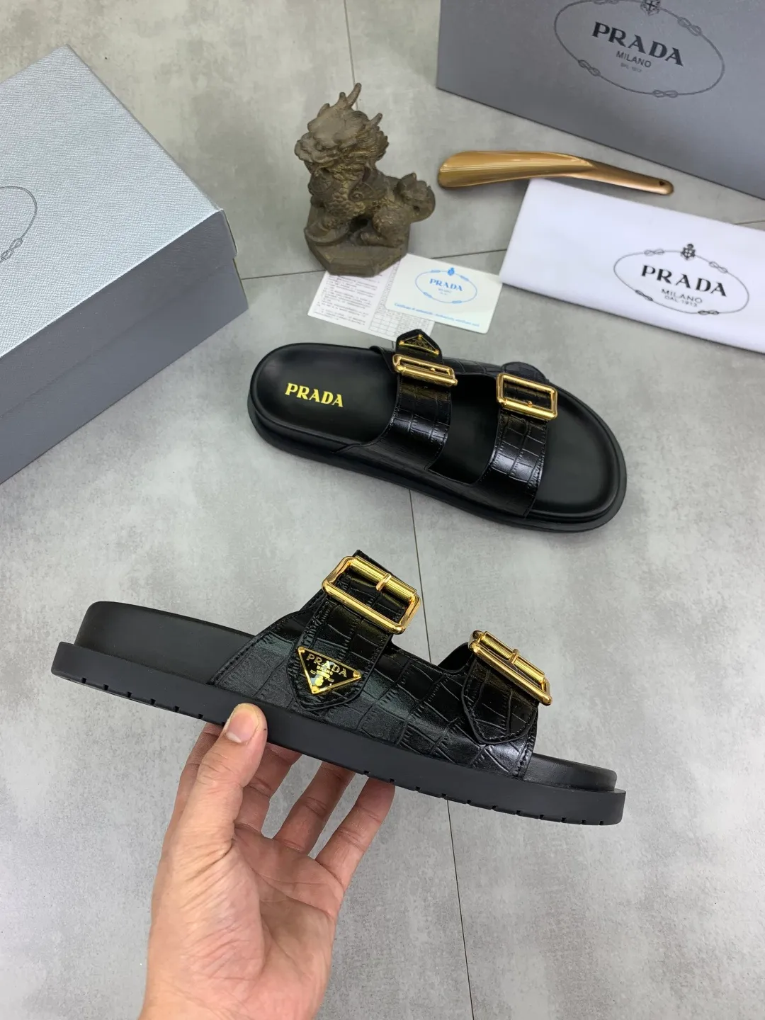 Men's shoes 💰P340💰【New style】🎁🎁🎁 PRADA Prada's new casual slippers, original official website, perfect workmanship, transmitting a kind of noble luxury, sublimating its definition of luxury in Prada's high-end extraordinary craftsmanship. Original combination outsole, code number: 38-44 (45 customized) Multiple colors 🉑️ to choose from
